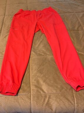 Vince Camuto Bright Coral Elastic Waist Scrub Pants